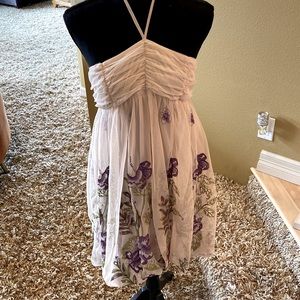 Dress w balloon hem, embroidered size large elastic back